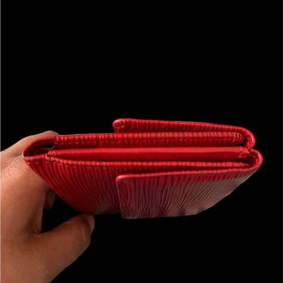 Authentic Louis Vuitton EPI Red Trifold Wallet - Picture 5 of 8